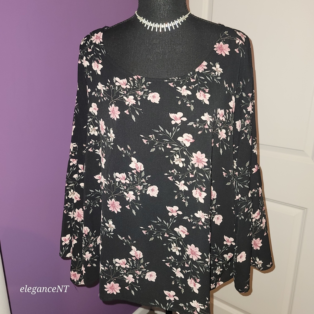 Rue+  Black And Pink Floral Top  With Bell Sleeve Sz: 3X - Picture 6 of 8